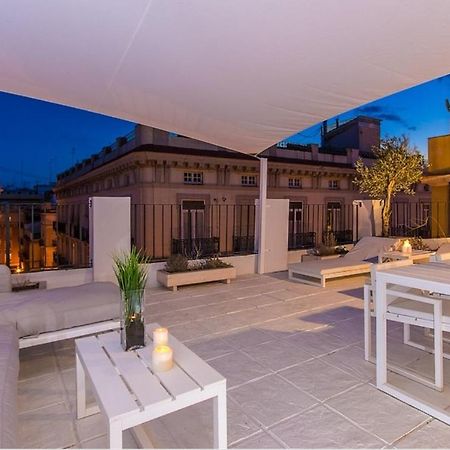 No Turistic Rental, Duplex Penthouse In The Historic Center, Valencia, Ideal For Those Looking To Stay In The City For A Season, Including Professionals And Students Luaran gambar