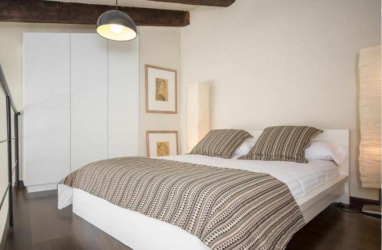 No Turistic Rental, Duplex Penthouse In The Historic Center, Valencia, Ideal For Those Looking To Stay In The City For A Season, Including Professionals And Students Luaran gambar