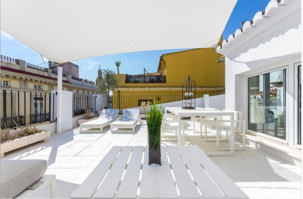 No Turistic Rental, Duplex Penthouse In The Historic Center, Valencia, Ideal For Those Looking To Stay In The City For A Season, Including Professionals And Students Luaran gambar