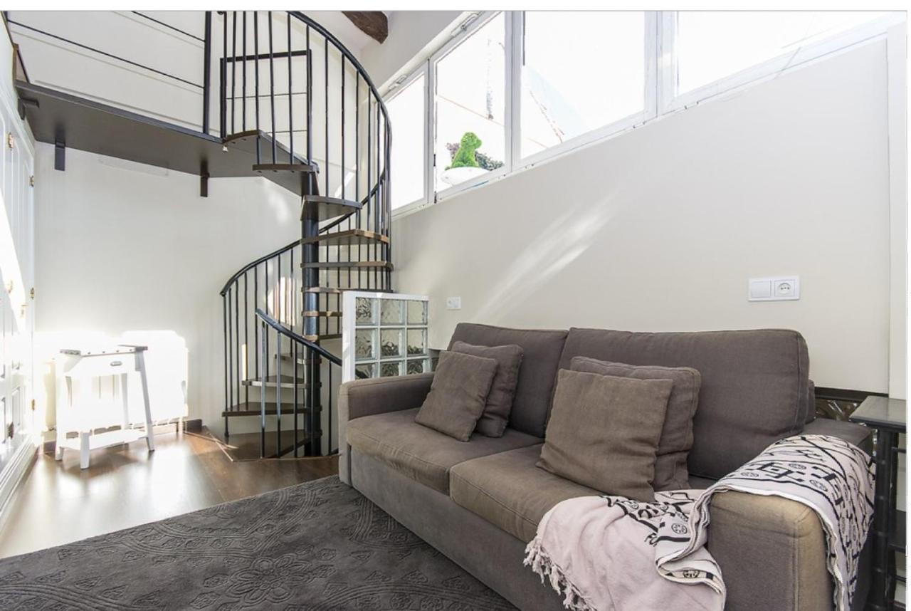 No Turistic Rental, Duplex Penthouse In The Historic Center, Valencia, Ideal For Those Looking To Stay In The City For A Season, Including Professionals And Students Luaran gambar