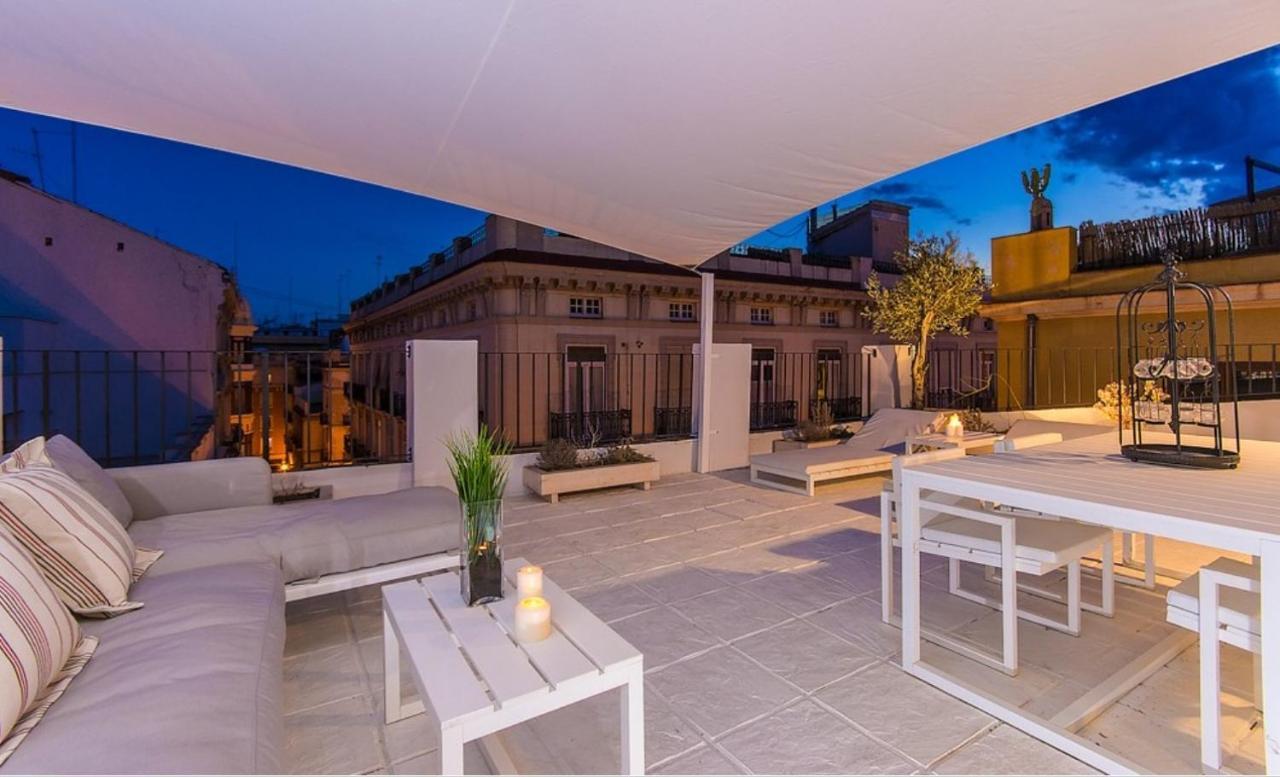 No Turistic Rental, Duplex Penthouse In The Historic Center, Valencia, Ideal For Those Looking To Stay In The City For A Season, Including Professionals And Students Luaran gambar