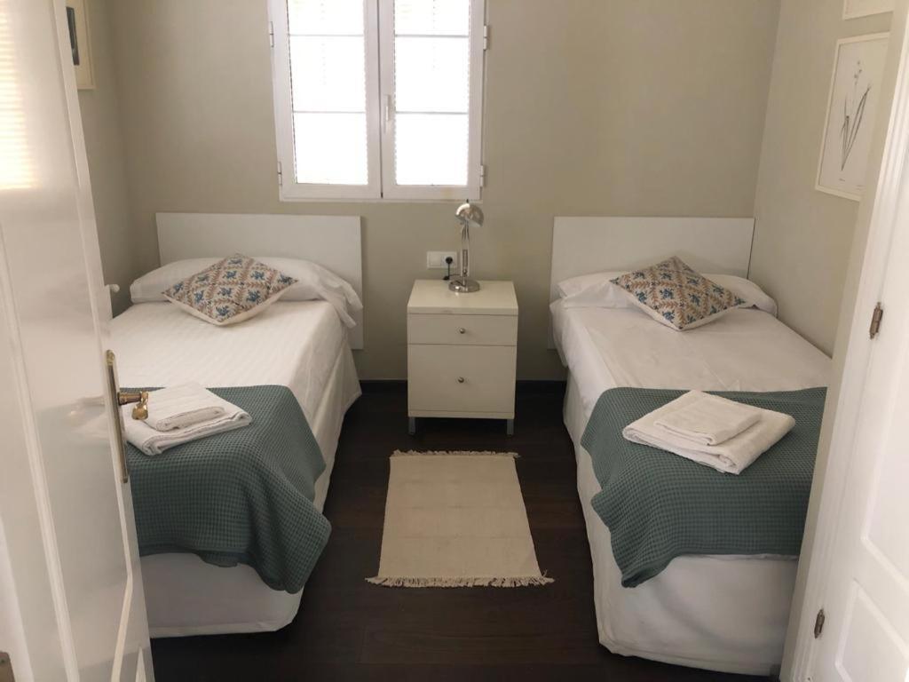 No Turistic Rental, Duplex Penthouse In The Historic Center, Valencia, Ideal For Those Looking To Stay In The City For A Season, Including Professionals And Students Luaran gambar