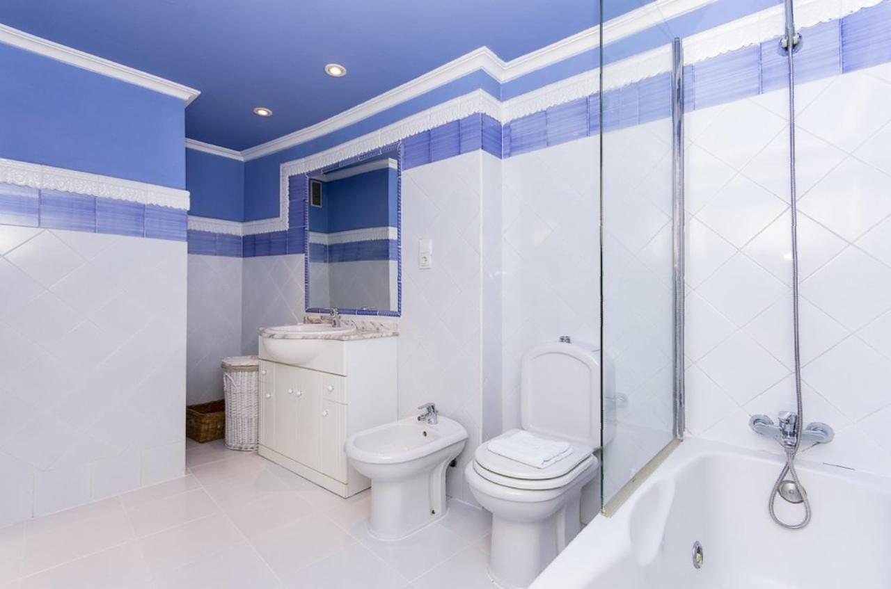 No Turistic Rental, Duplex Penthouse In The Historic Center, Valencia, Ideal For Those Looking To Stay In The City For A Season, Including Professionals And Students Luaran gambar