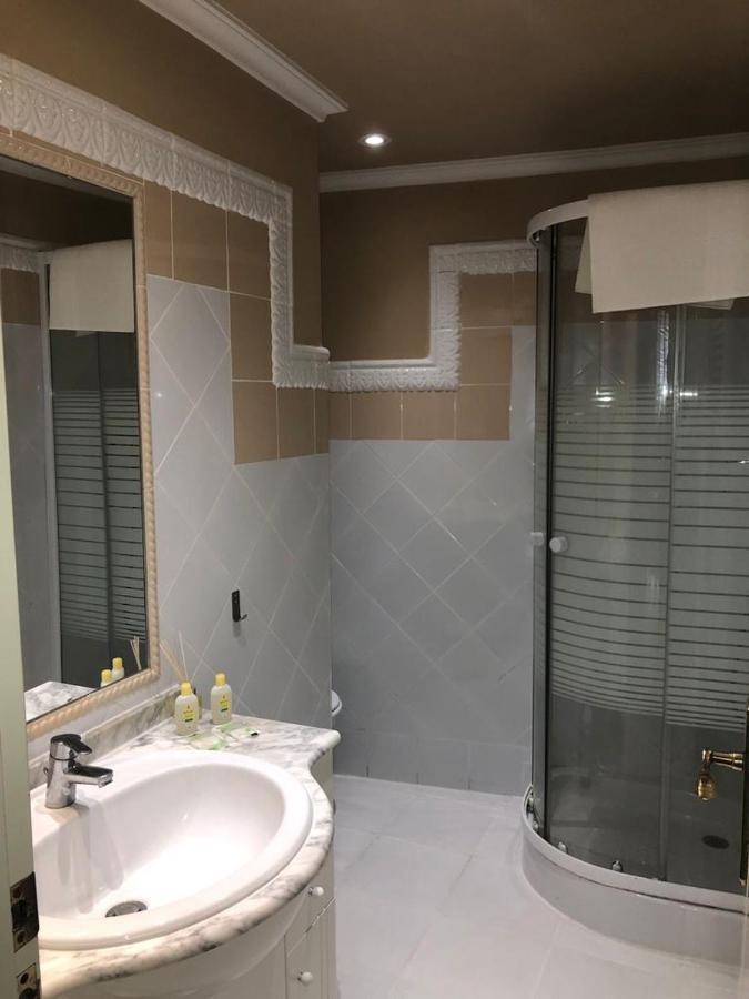 No Turistic Rental, Duplex Penthouse In The Historic Center, Valencia, Ideal For Those Looking To Stay In The City For A Season, Including Professionals And Students Luaran gambar