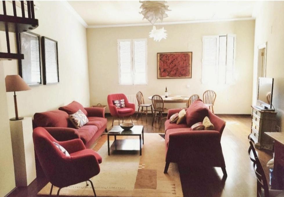 No Turistic Rental, Duplex Penthouse In The Historic Center, Valencia, Ideal For Those Looking To Stay In The City For A Season, Including Professionals And Students Luaran gambar